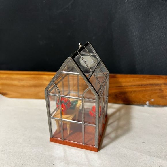 “Gardeners Paradise” Hallmark Keepsake Ornament - Picture 4 of 4